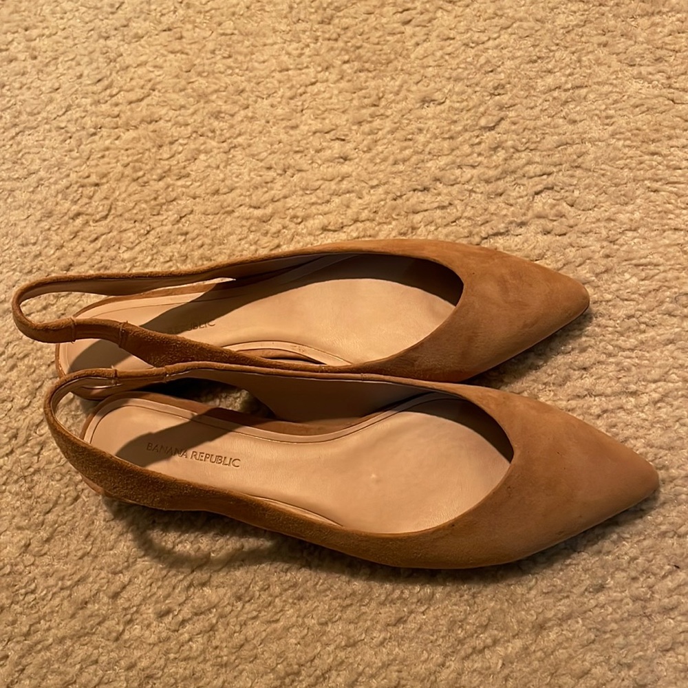 Banana Republic nude flats! Good as new!